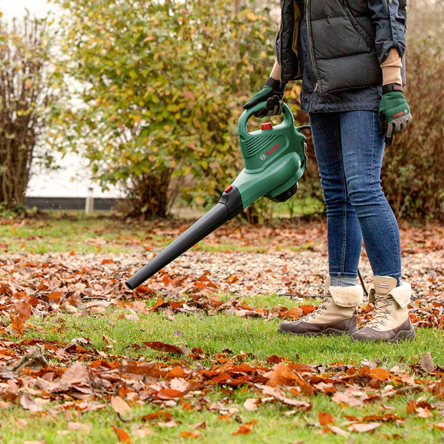 Bosch elektrische bladzuiger/-blazer UniversalGardenTidy 3000 (3000 W, opvangzak 50 l, traploze toerentalregeling, voor het blazen, zuigen en versnipperen van bladeren, in kartonnen verpakking)