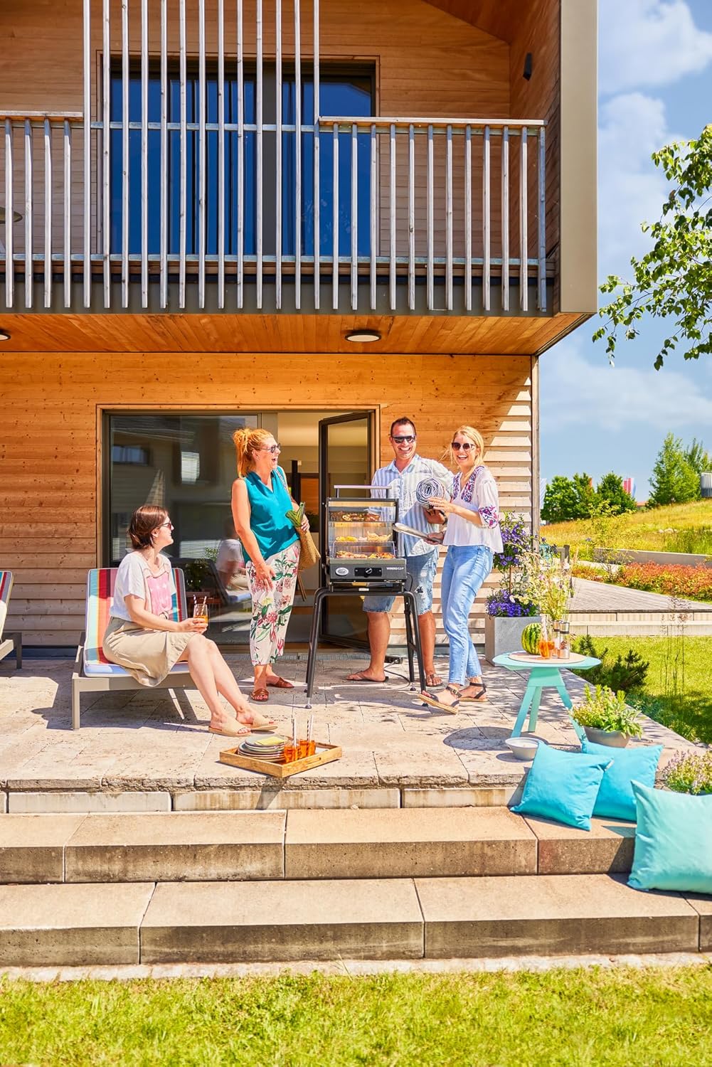 RÖSLE Elektrische BBQ-grill Portable Videro E2-P, draagbare tafelgrill met 2 branders, warmhoudrooster en deksel met glasplaat, gepoedercoat staal, zwart/zilver
