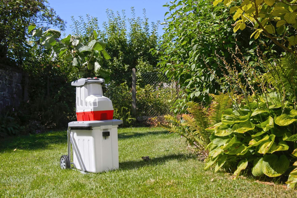 IKRA 81002880 elektrische tuinhakselaar rolhakselaar ILH 3000 A, stil, robuust, onderhoudsarm, sterk 3.000 watt, takdikte tot 44 mm, 230 V