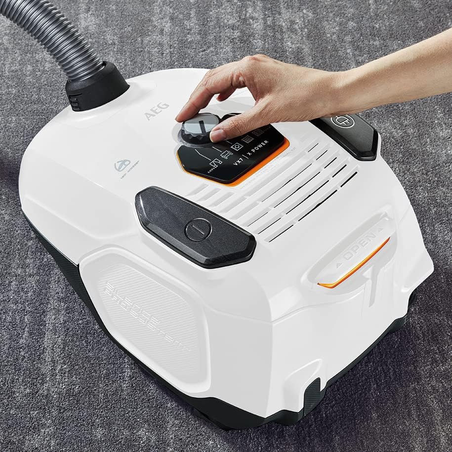 AEG VX7-2-IW-S stofzuiger / 360° draaibare zachte wielen / slechts 69 db(A) / incl. extra mondstukken / Ergo-handgreep / wasbaar filter / 650 watt / 12 m actieradius / nieuwe technische versie / wit