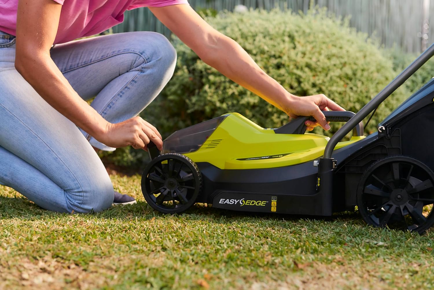 RYOBI 18 V ONE+ Accu-grasmaaier RLM18X33B40 (snijbreedte 33 cm, 5-voudige hoogteverstelling 25-65 mm, inklapbare duwbeugel, incl. mulchplug, 35l grasvangzak, 4,0Ah accu & lader)