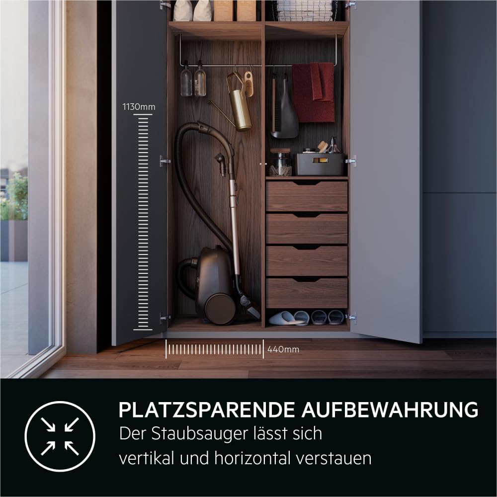 AEG CLEAN 6000 AB61C2DB stofzuiger met zak / hoge zuigkracht / incl. meubelmondstuk / 50% gerecycled plastic / ideaal voor huisdiereigenaren / reiniging van bekleding / 12 m snoer / 750 W / Blauw