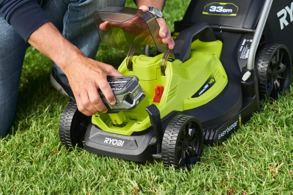 RYOBI 18 V ONE+ Accu-grasmaaier RLM18X33B40 (snijbreedte 33 cm, 5-voudige hoogteverstelling 25-65 mm, inklapbare duwbeugel, incl. mulchplug, 35l grasvangzak, 4,0Ah accu & lader)