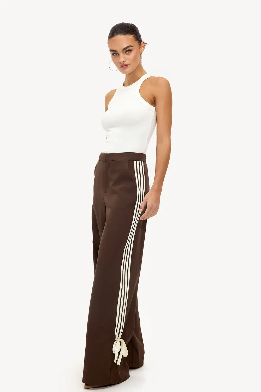 Bruine trackpants met witte strepen