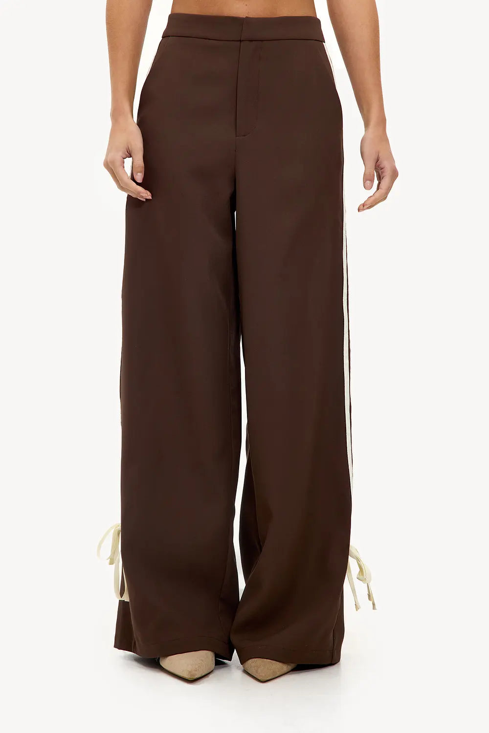 Bruine trackpants met witte strepen