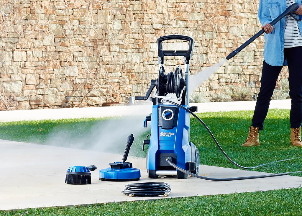 Nilfisk bar Hochdruckreiniger mit Induktionsmotor (inkl. Patio Cleaner Flächenreiniger und rotierende Bürste) E145.4-9 blau