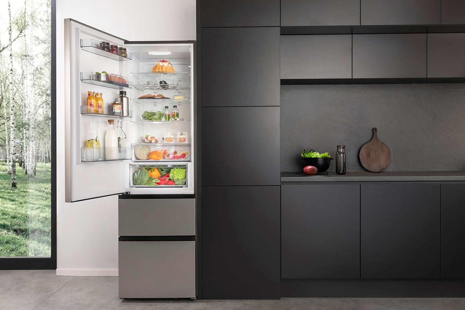 Hisense RB327N4AD2 koel-vriescombinatie/ NoFrostPlus/ Multiflow 360°/ HolidayMode/ FreshZone/ 182,4 cm/ koelgedeelte 171 l/ vriesgedeelte 85 l/ 41 dB/ 287 kWh/ jaar/ roestvrijstalen look