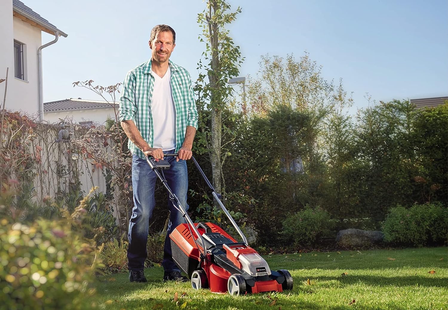 Einhell City Accu grasmaaier GE-CM 18/30 Li Kit Power X-Change (18 V, 30 cm snijbreedte, tot 150 m², borstelloos, 25 l opvangbak, 30-70 mm snijhoogte, incl. 3,0 Ah accu + oplader)