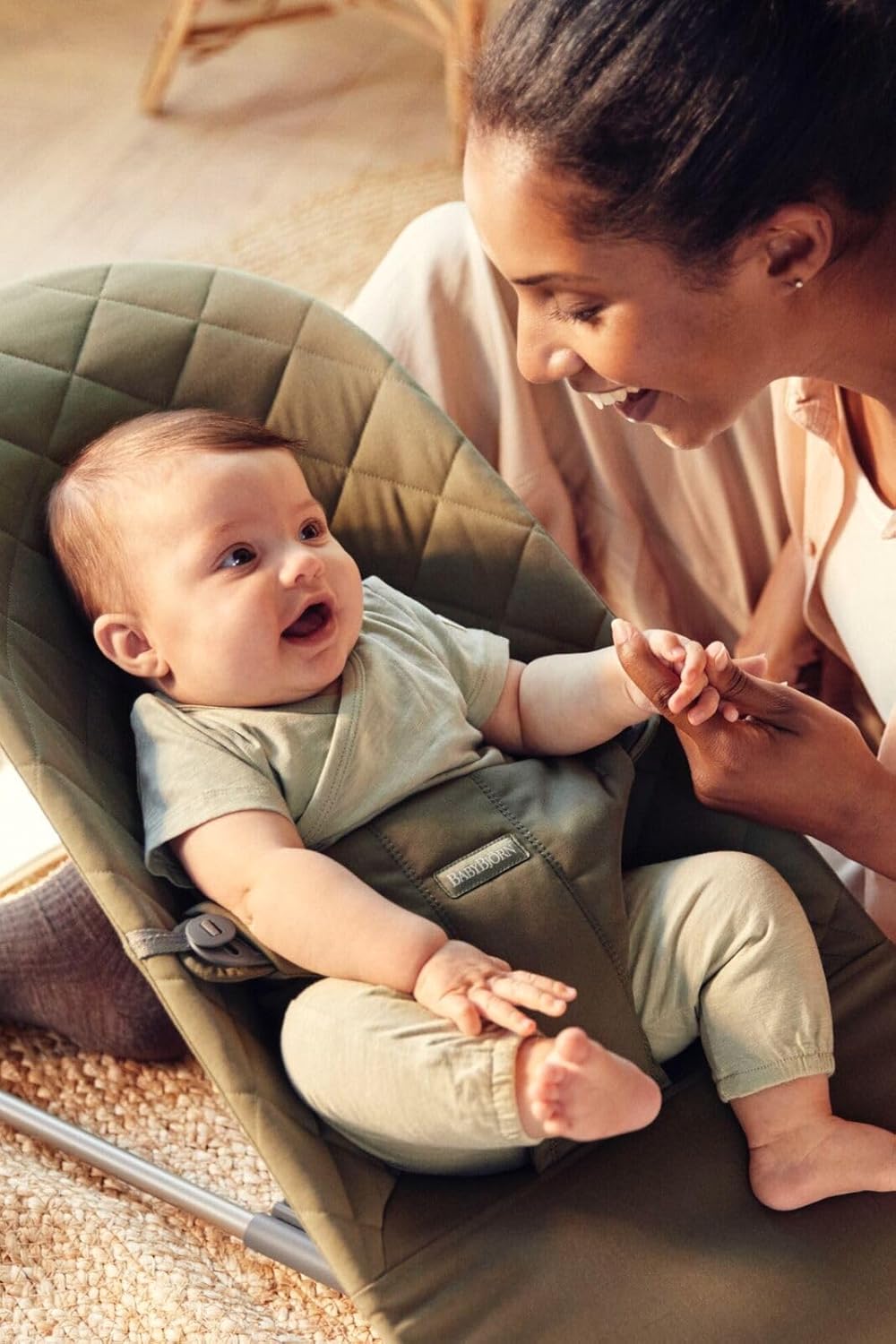 BabyBjörn Babywippe Bliss, geweven, blossom-quilting, zandgrijs