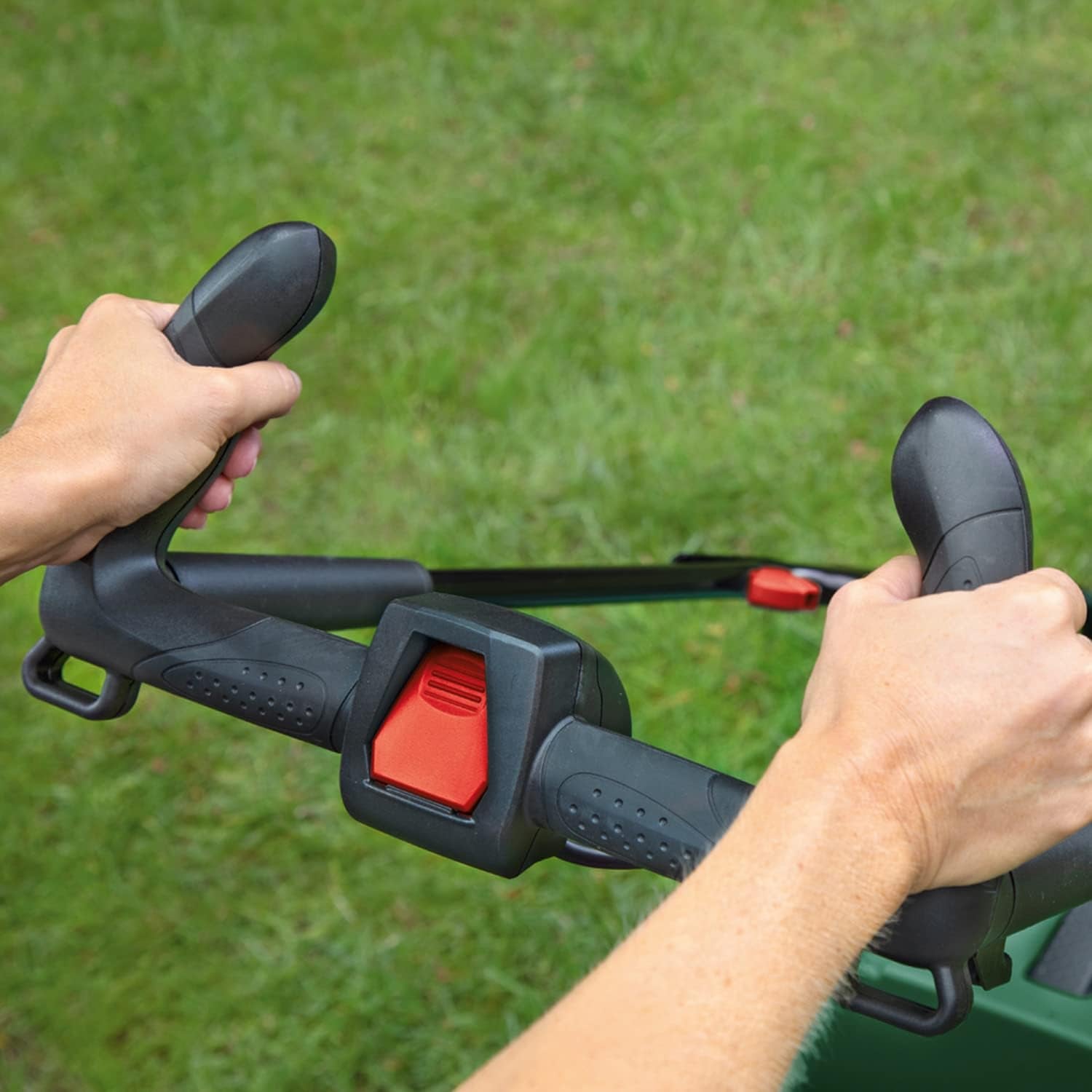 Bosch Accu grasmaaier CityMower 18V-32-300 (18 Volt, 1x accu 4,0 Ah, maaibreedte: 32 cm, gazonoppervlakken tot 300 m², in doos)