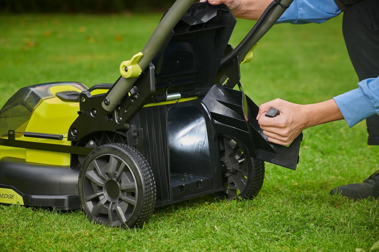 RYOBI 18 V ONE+ Accu-grasmaaier RLM18X33B40 (snijbreedte 33 cm, 5-voudige hoogteverstelling 25-65 mm, inklapbare duwbeugel, incl. mulchplug, 35l grasvangzak, 4,0Ah accu & lader)