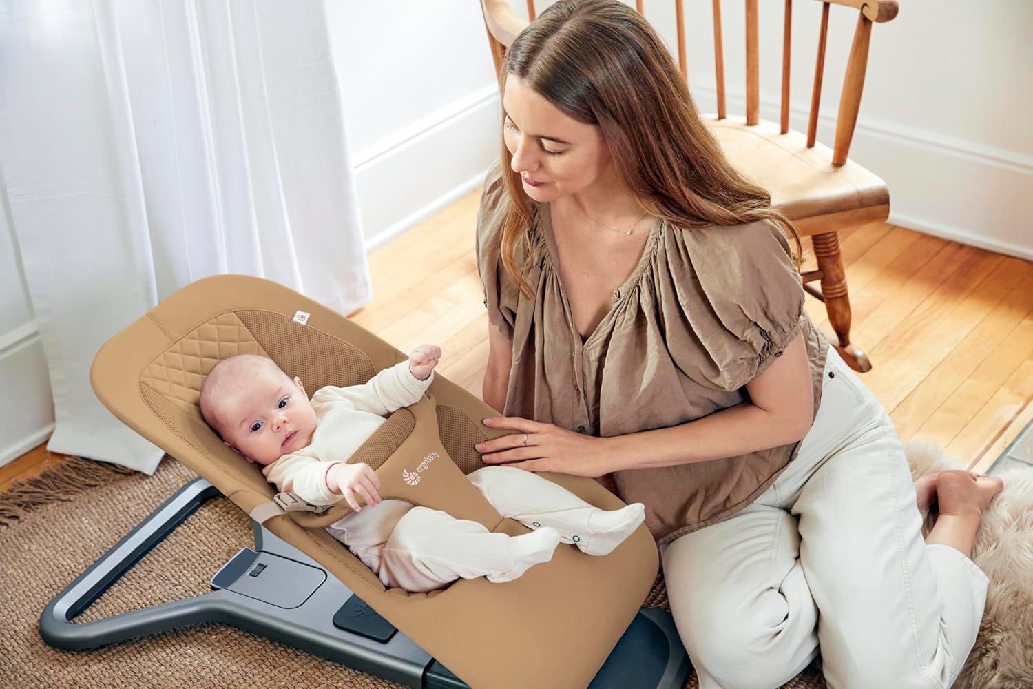 Ergobaby 3-in-1 Evolve Bouncer, Ergonomische wipstoel voor baby's vanaf de geboorte tot peuters, Babyschommel met zitverkleiner voor pasgeborenen (2,5 kg - 13,2 kg), Cream