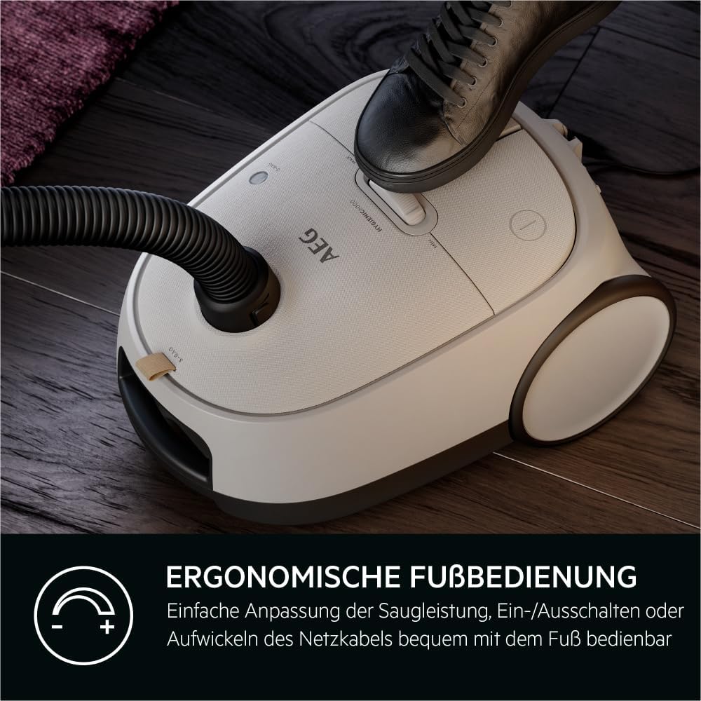AEG CLEAN 6000 AB61C2DB stofzuiger met zak / hoge zuigkracht / incl. meubelmondstuk / 50% gerecycled plastic / ideaal voor huisdiereigenaren / reiniging van bekleding / 12 m snoer / 750 W / Blauw