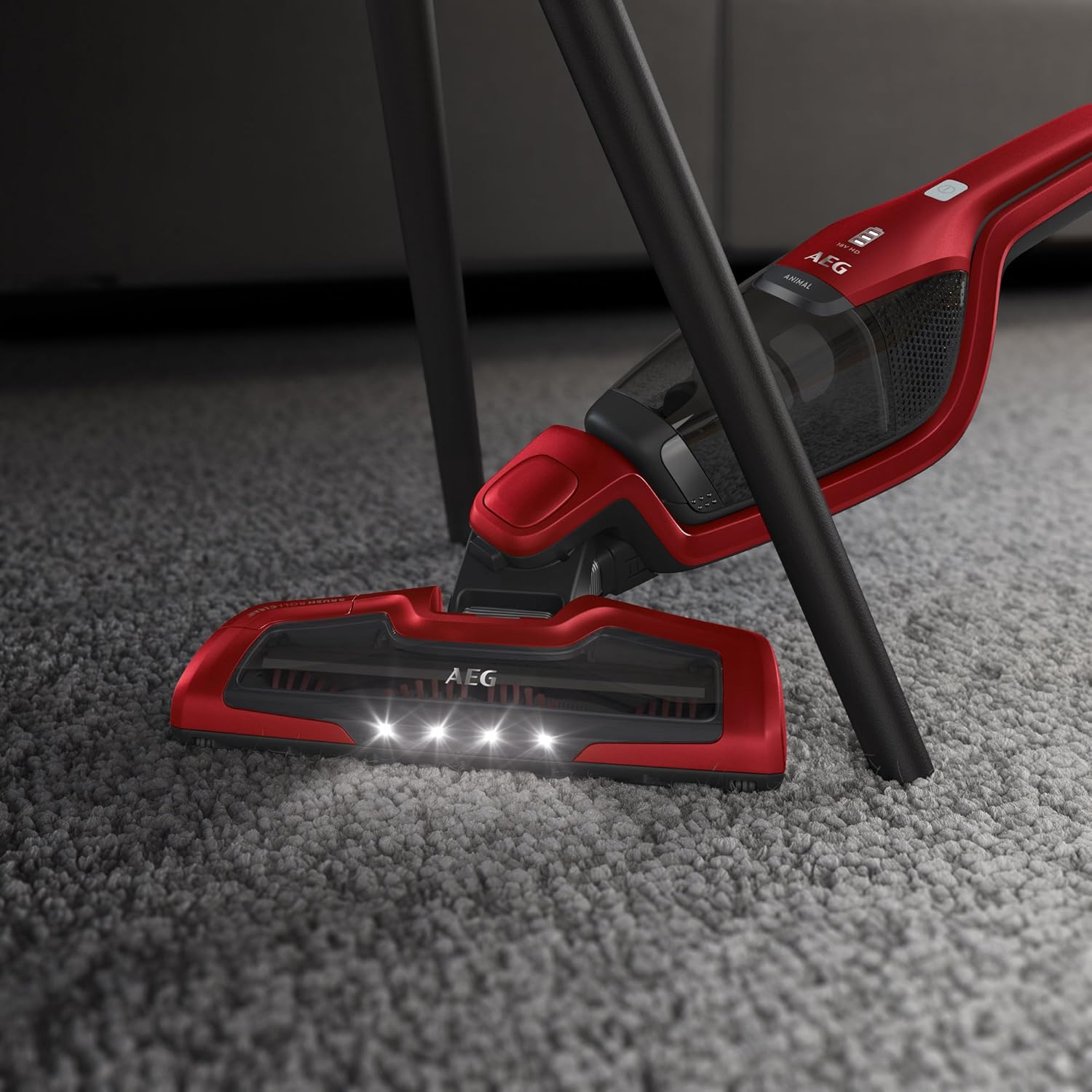AEG Ergorapido CX7-2-45AN 2-in-1 Accu steelstofzuiger / zakloos / dierenharenborstel / tot 45 min. looptijd / vrijstaand / 180° draaibaar mondstuk / borstelreinigingsfunctie / LED-verlichting / rood / Exclusief bij Amazon