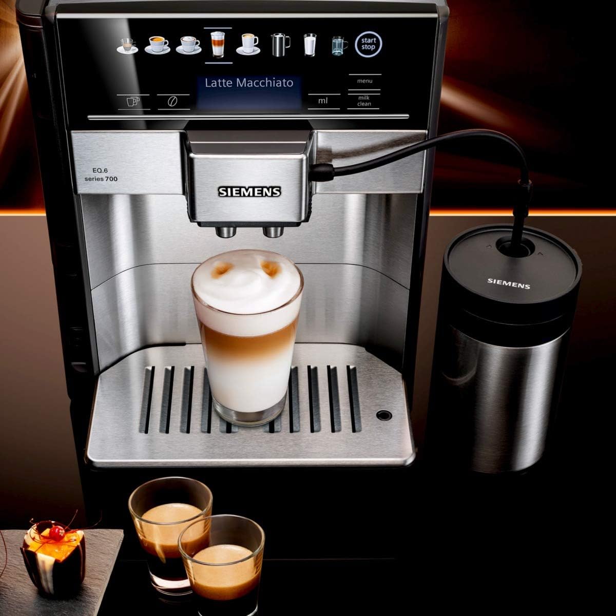 SIEMENS Volautomatische koffiemachine EQ6 plus s300 TE653501DE, voor vele koffiespecialiteiten, melkopschuimmondstuk, keramisch maalwerk, dubbele kopfunctie, antikalk, automatische stoomreiniging, 1500 W, zilver