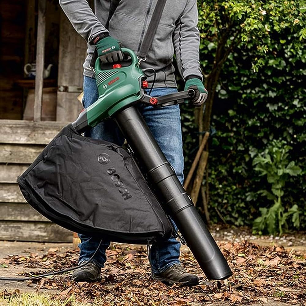 Bosch elektrische bladzuiger/-blazer UniversalGardenTidy 3000 (3000 W, opvangzak 50 l, traploze toerentalregeling, voor het blazen, zuigen en versnipperen van bladeren, in kartonnen verpakking)