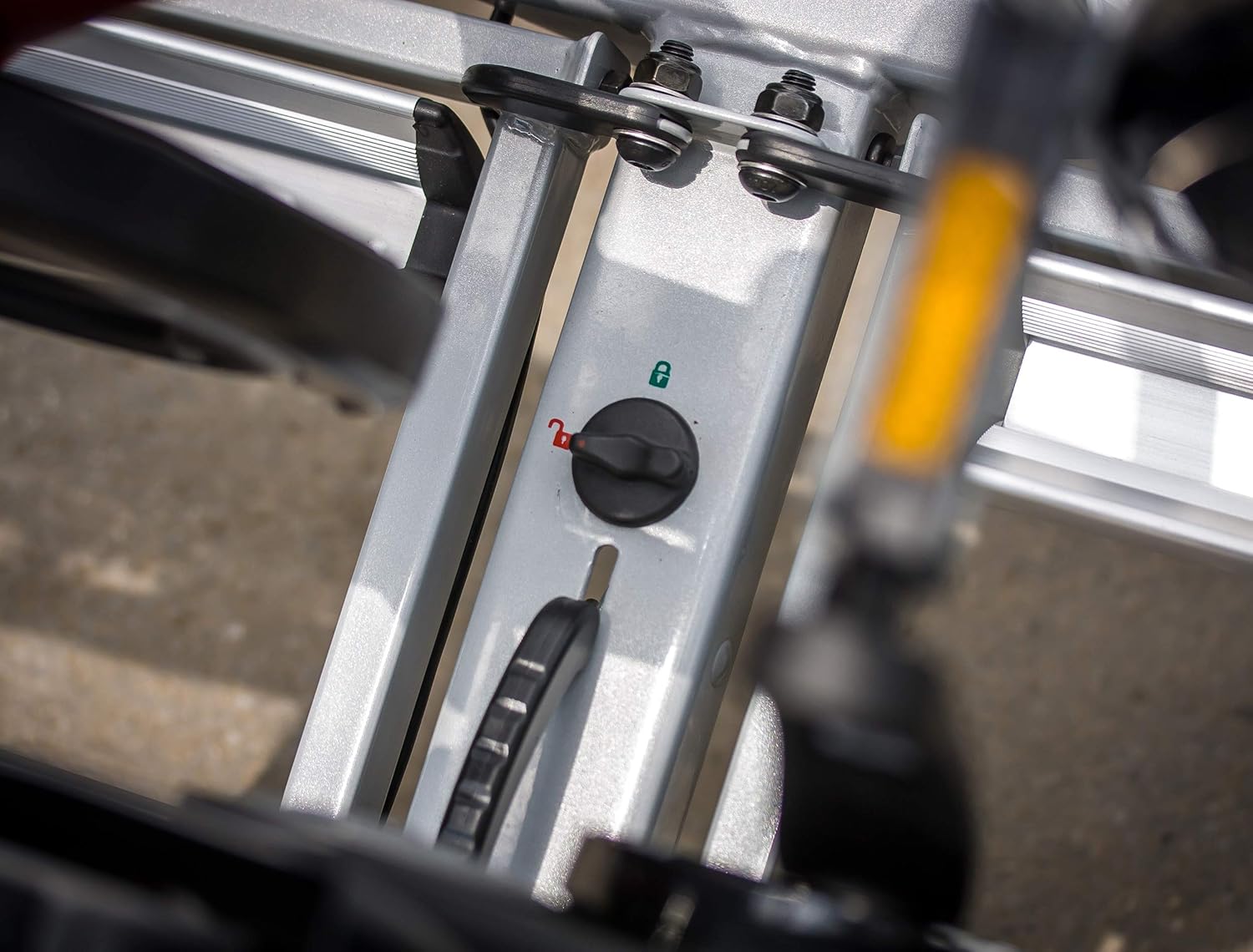EUFAB 12010LAS fietsendrager POKER-F, geschikt voor e-bike, volledig voorgemonteerd, diefstalbeveiliging, voor 2 fietsen, voor trekhaak, zwart, 142 x 70 x 58 cm
