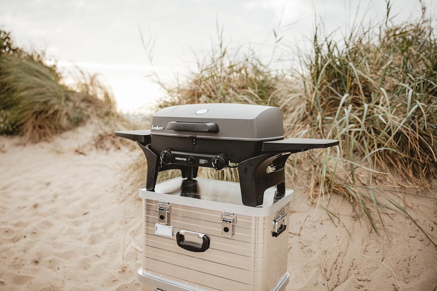 Enders Gasbarbecue Urban II Pro, tafelbarbecue, grill-, kook- en bakfunctie, 2 branders RVS, met grillthermometer, balkon-, campingbarbecue, gegoten aluminium behuizing, gietijzeren rooster, #2062
