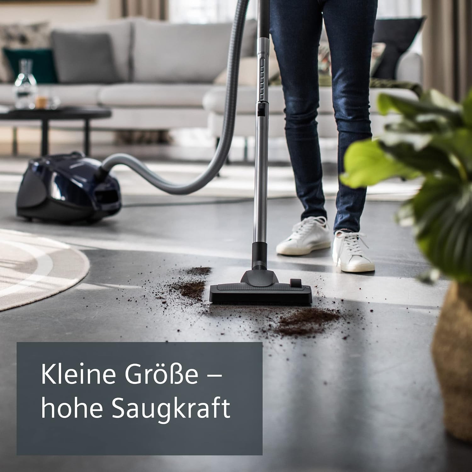 Siemens stofzuiger met zak synchropower VS06A111, stofzuiger, hygiënefilter, vloermond voor harde vloeren en tapijt, sterke zuigkracht, lange kabel, kierenzuiger, 600 W, blauw