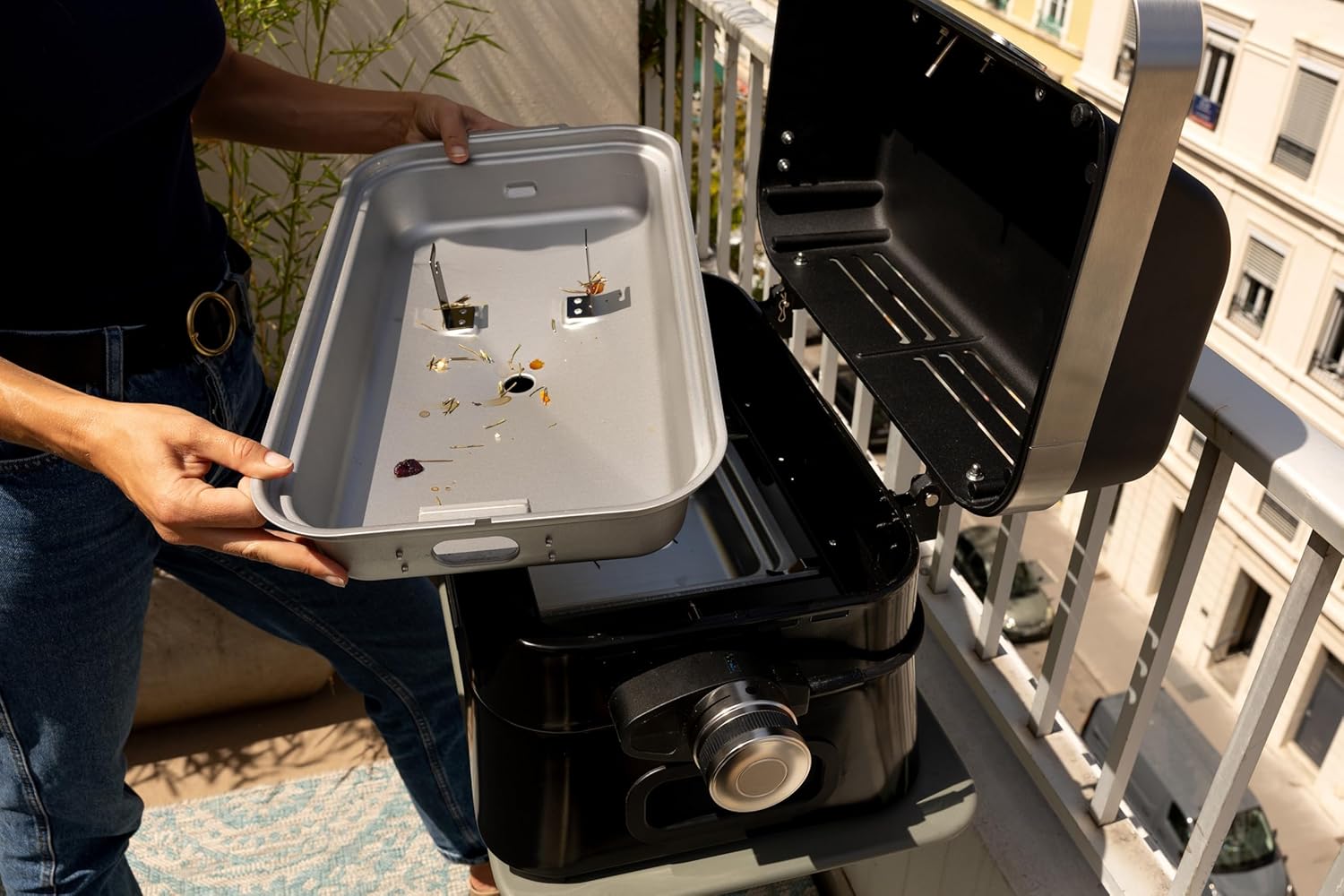Campingaz Grill Attitude2go, gasbarbecue & elektrische barbecue, tafelbarbecue, draagbare balkon-, campingbarbecue, met deksel, thermometer en gietijzeren grillrooster, werkt op gas of elektriciteit