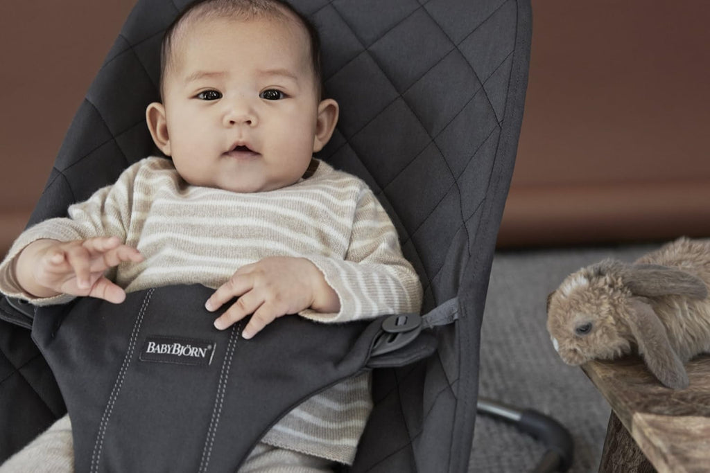 BabyBjörn Babywippe Bliss, geweven, blossom-quilting, zandgrijs