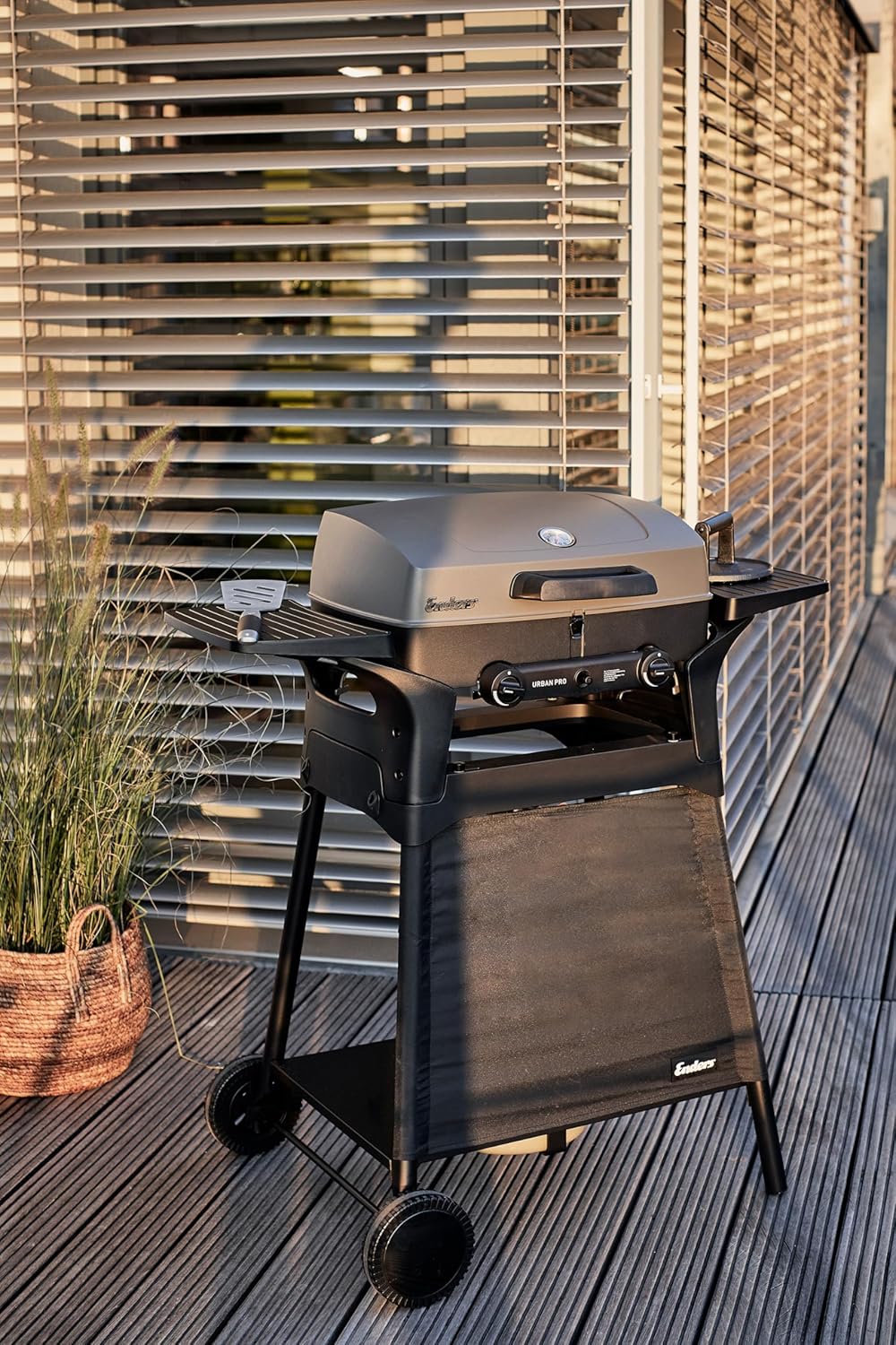 Enders Gasbarbecue Urban II Pro, tafelbarbecue, grill-, kook- en bakfunctie, 2 branders RVS, met grillthermometer, balkon-, campingbarbecue, gegoten aluminium behuizing, gietijzeren rooster, #2062