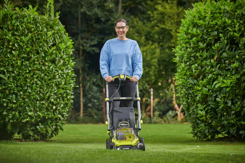 RYOBI 18 V ONE+ Accu-grasmaaier RLM18X33B40 (snijbreedte 33 cm, 5-voudige hoogteverstelling 25-65 mm, inklapbare duwbeugel, incl. mulchplug, 35l grasvangzak, 4,0Ah accu & lader)