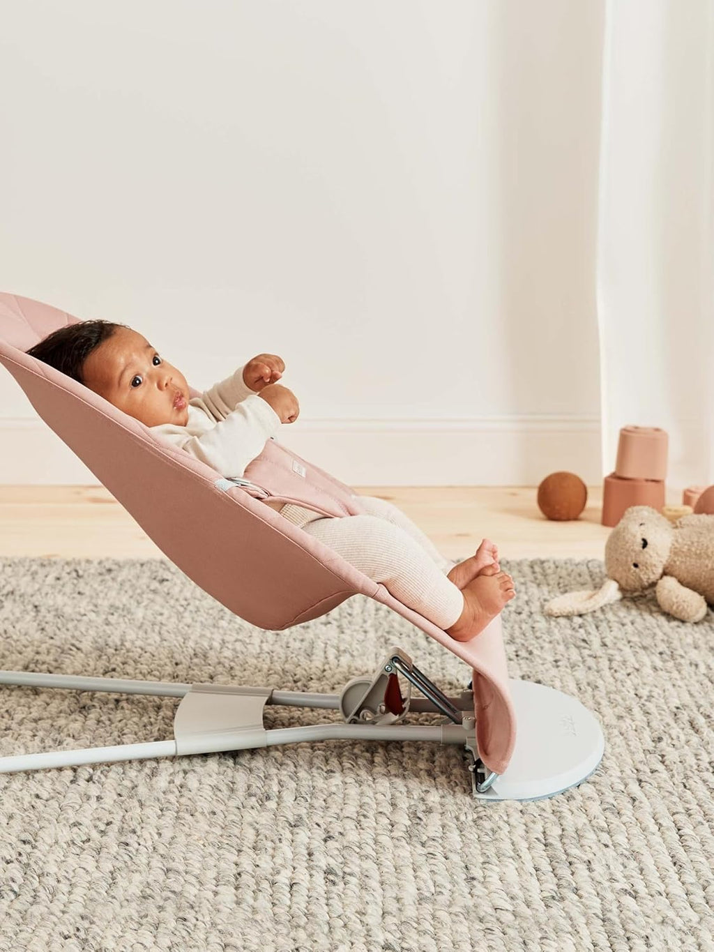 BabyBjörn Babywippe Bliss, geweven, blossom-quilting, zandgrijs