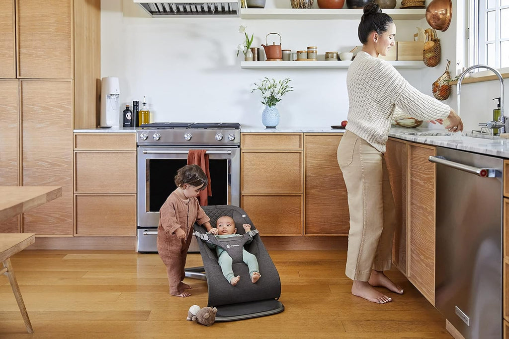 Ergobaby 3-in-1 Evolve Bouncer, Ergonomische wipstoel voor baby's vanaf de geboorte tot peuters, Babyschommel met zitverkleiner voor pasgeborenen (2,5 kg - 13,2 kg), Cream