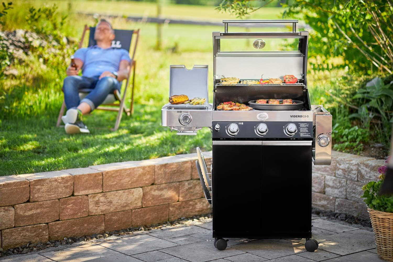 RÖSLE Elektrische BBQ-grill Portable Videro E2-P, draagbare tafelgrill met 2 branders, warmhoudrooster en deksel met glasplaat, gepoedercoat staal, zwart/zilver