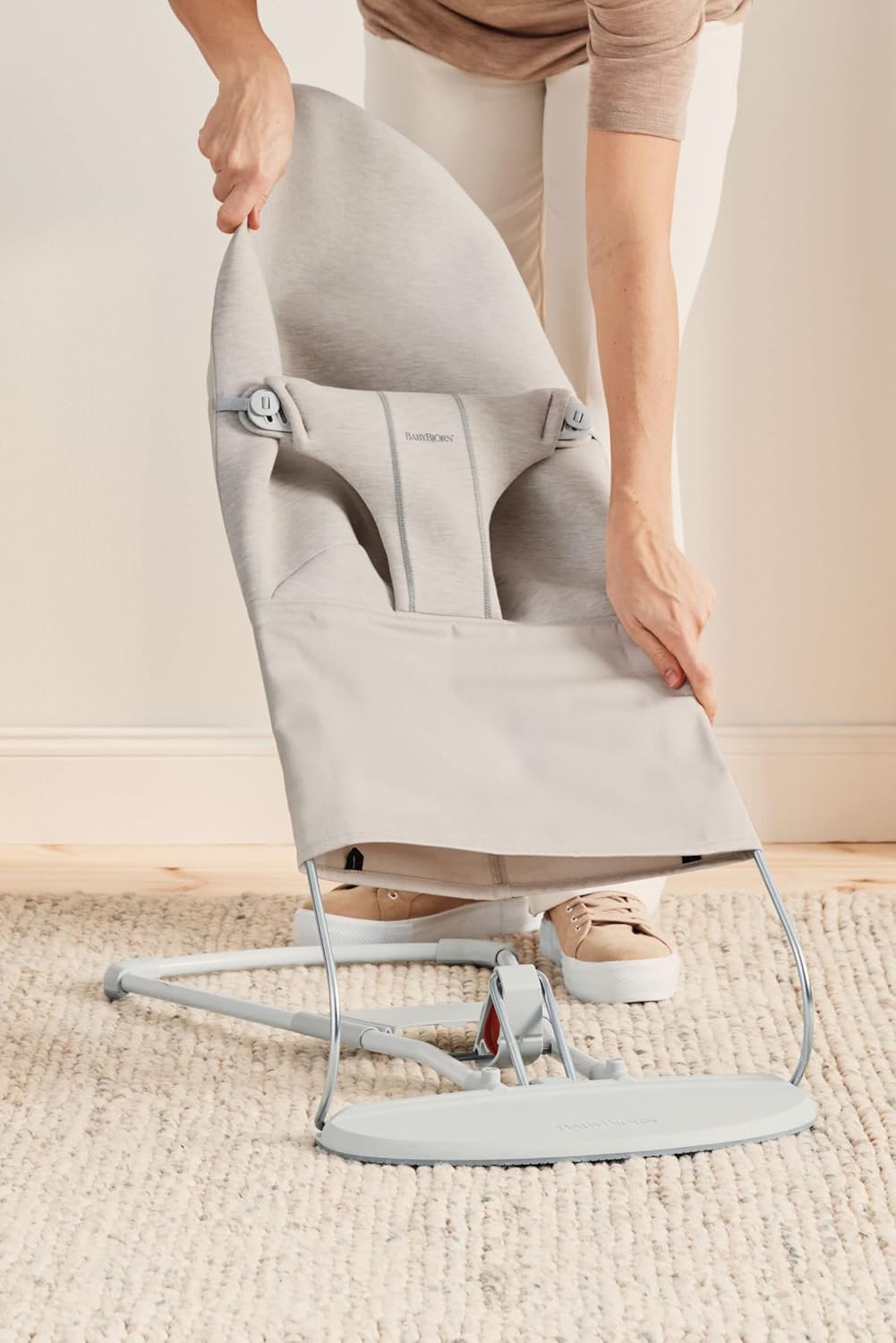 BabyBjörn Babywippe Bliss, geweven, blossom-quilting, zandgrijs