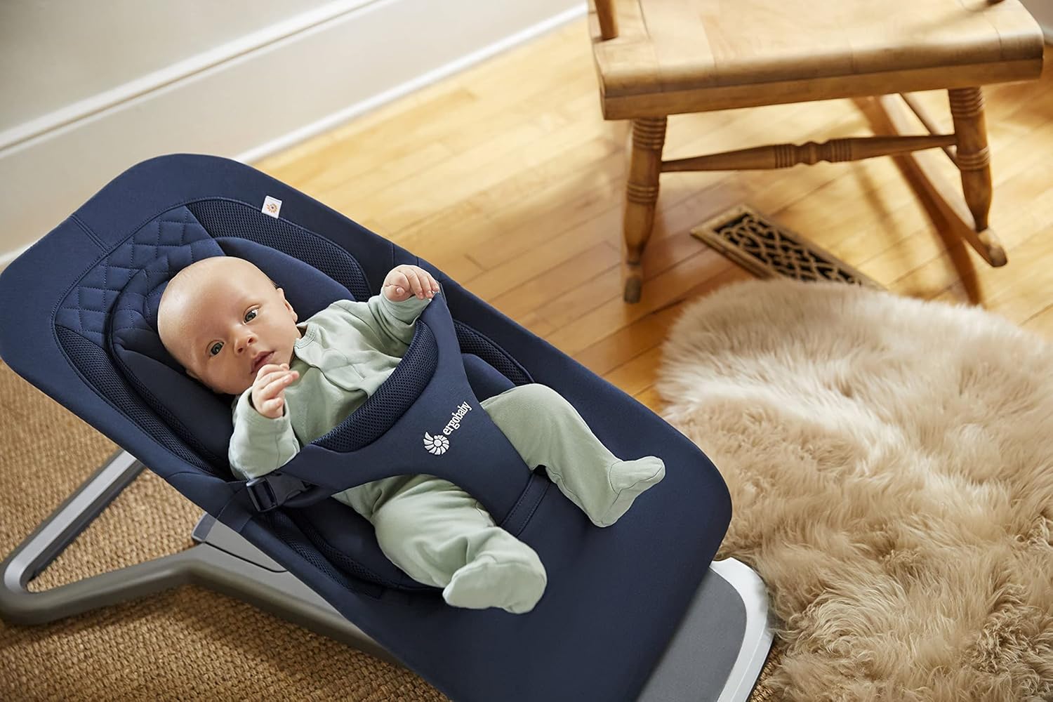 Ergobaby 3-in-1 Evolve Bouncer, Ergonomische wipstoel voor baby's vanaf de geboorte tot peuters, Babyschommel met zitverkleiner voor pasgeborenen (2,5 kg - 13,2 kg), Cream