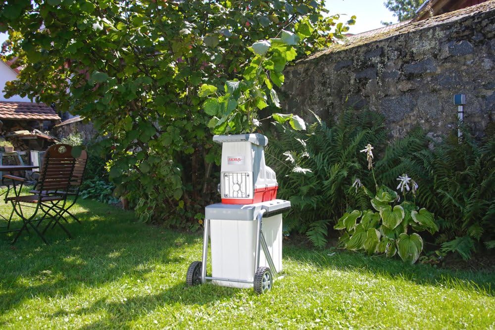 IKRA 81002880 elektrische tuinhakselaar rolhakselaar ILH 3000 A, stil, robuust, onderhoudsarm, sterk 3.000 watt, takdikte tot 44 mm, 230 V