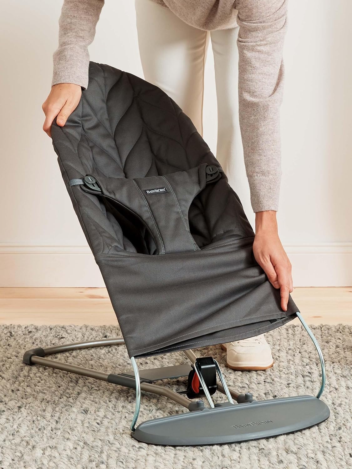 BabyBjörn Babywippe Bliss, geweven, blossom-quilting, zandgrijs
