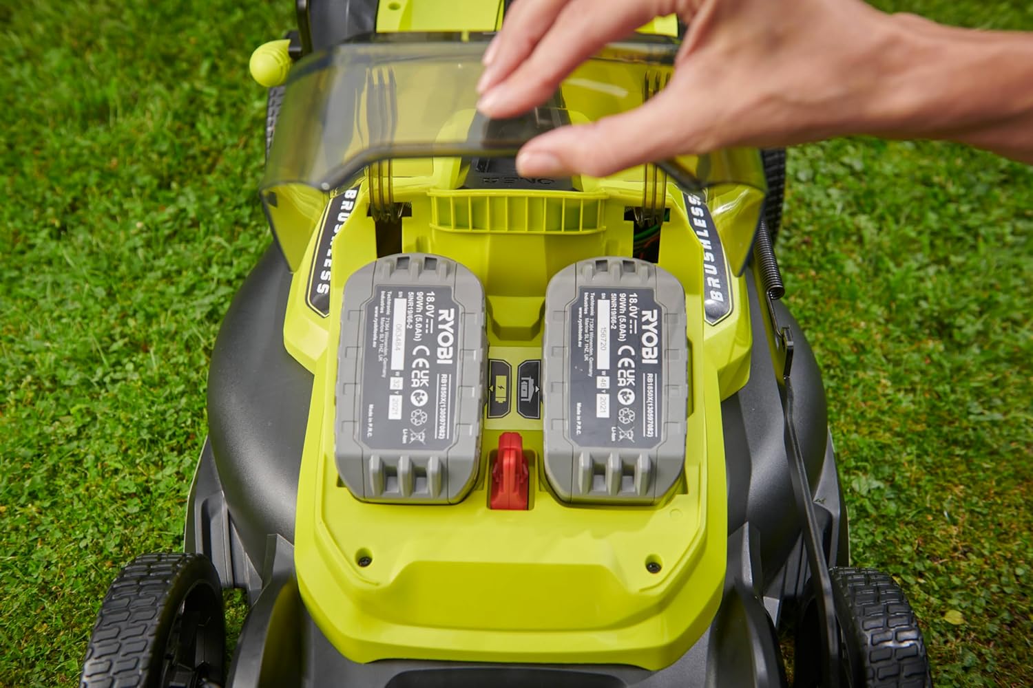RYOBI 18 V ONE+ Accu-grasmaaier RLM18X33B40 (snijbreedte 33 cm, 5-voudige hoogteverstelling 25-65 mm, inklapbare duwbeugel, incl. mulchplug, 35l grasvangzak, 4,0Ah accu & lader)