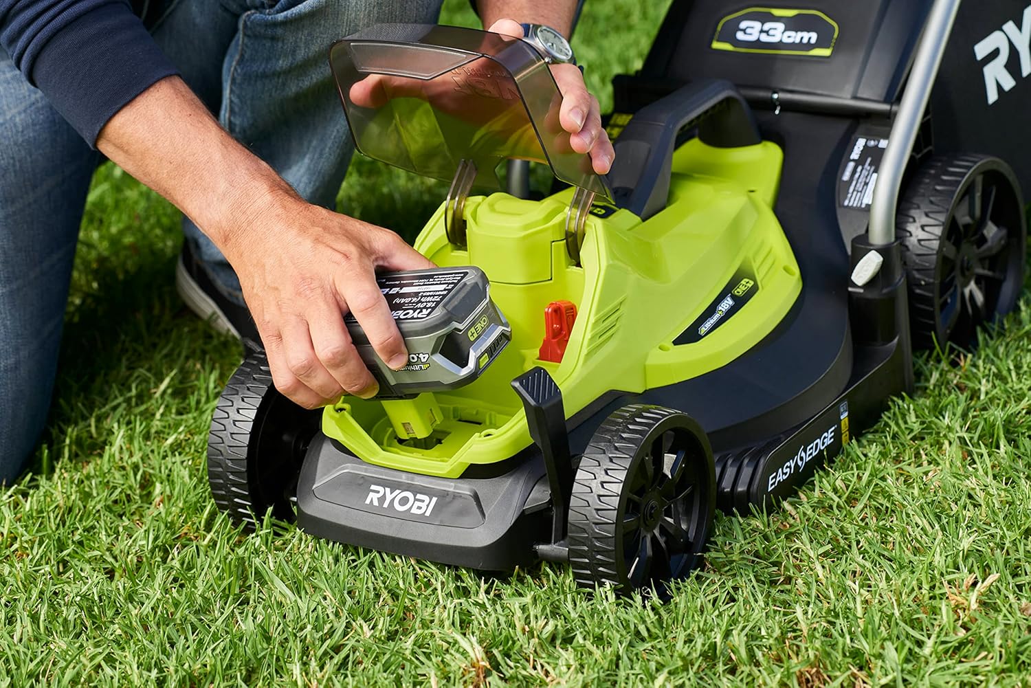 RYOBI 18 V ONE+ Accu-grasmaaier RLM18X33B40 (snijbreedte 33 cm, 5-voudige hoogteverstelling 25-65 mm, inklapbare duwbeugel, incl. mulchplug, 35l grasvangzak, 4,0Ah accu & lader)