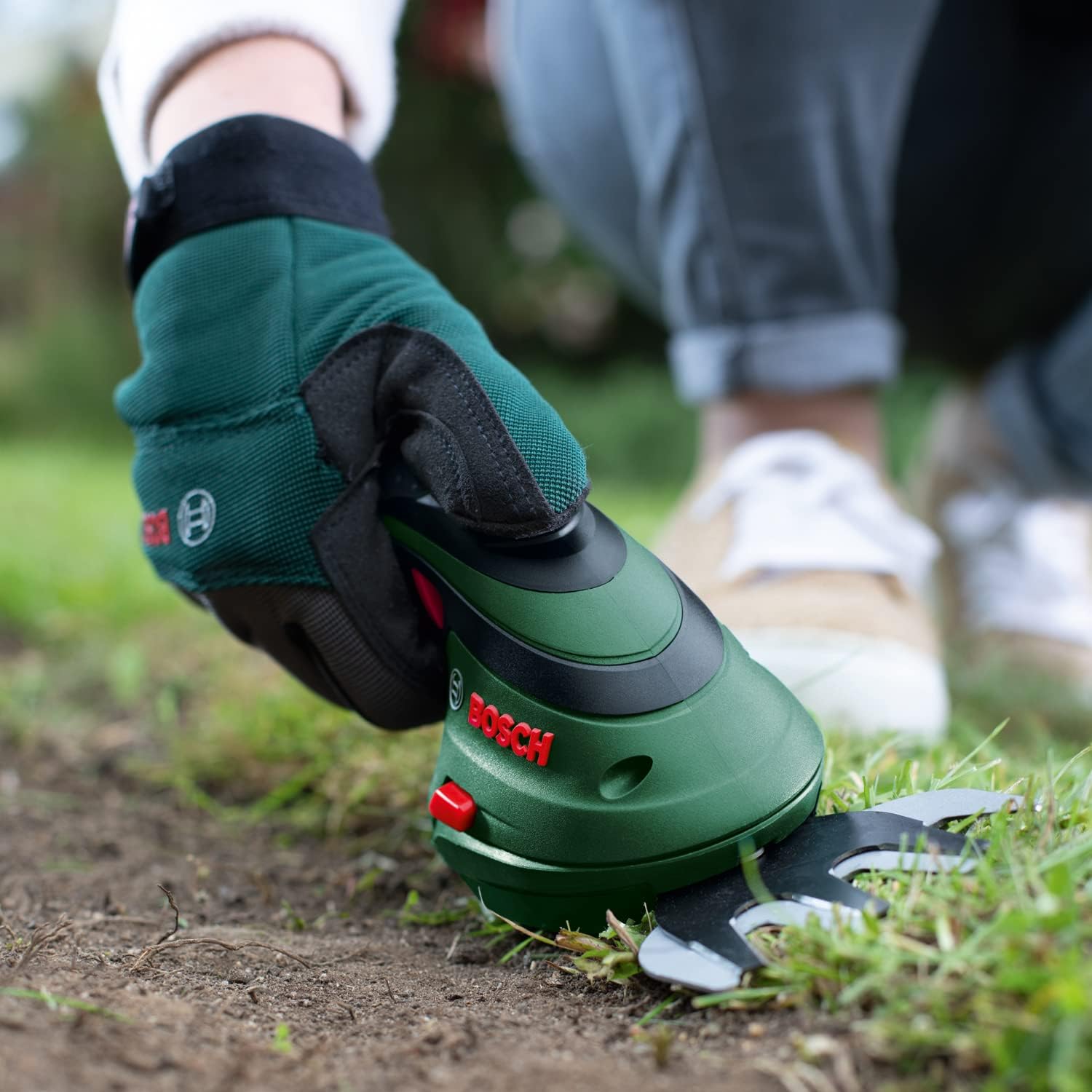 Bosch accugrasscharenset Isio (3,6 volt, meslengte 12 cm, mesafstand 8 mm, inclusief XL-tuinhandschoenen, in softcase) – Amazon Edition