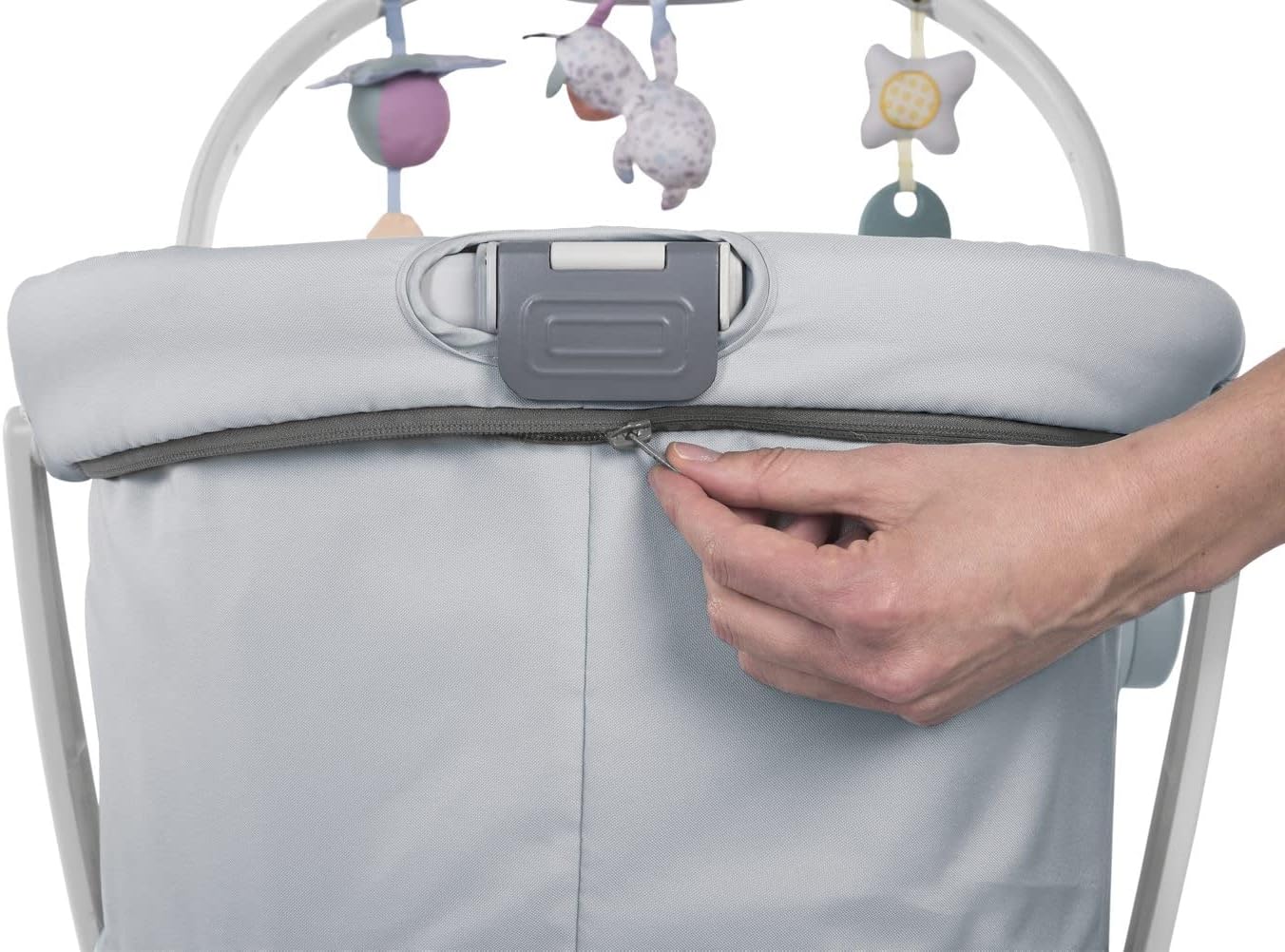 Chicco Baby Hug 4-in-1 wieg vanaf 0 maanden, verhoogde babylounger, babybed, kinderstoel met speelboog, tot 15 kg, verstelbare rugleuning, verstelbare hoogte en 4 wielen
