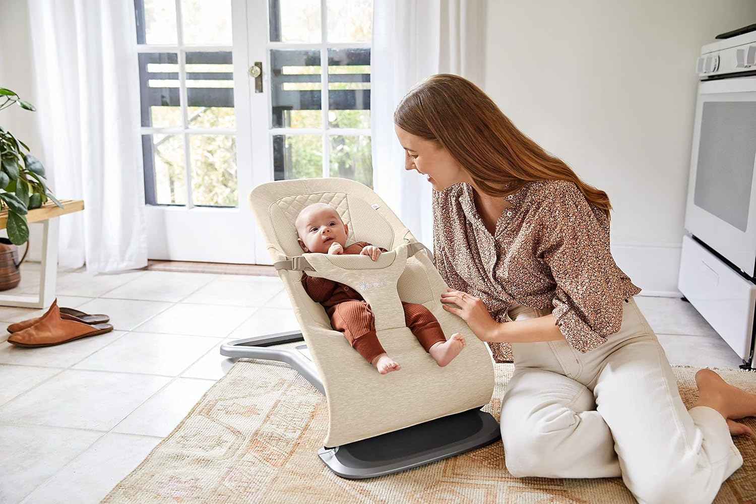 Ergobaby 3-in-1 Evolve Bouncer, Ergonomische wipstoel voor baby's vanaf de geboorte tot peuters, Babyschommel met zitverkleiner voor pasgeborenen (2,5 kg - 13,2 kg), Cream