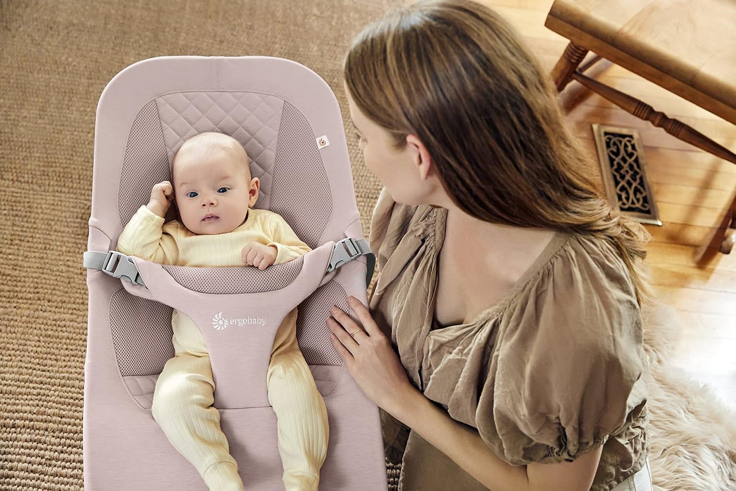 Ergobaby 3-in-1 Evolve Bouncer, Ergonomische wipstoel voor baby's vanaf de geboorte tot peuters, Babyschommel met zitverkleiner voor pasgeborenen (2,5 kg - 13,2 kg), Cream