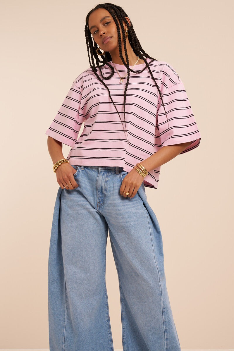 Roze boxy T-shirt met zwarte strepen